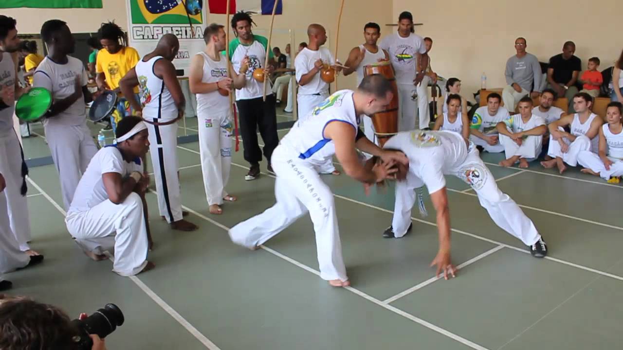 Contra Mestre Batata - Batizado Nacao Capoeira Paris 2011 - part 7/8