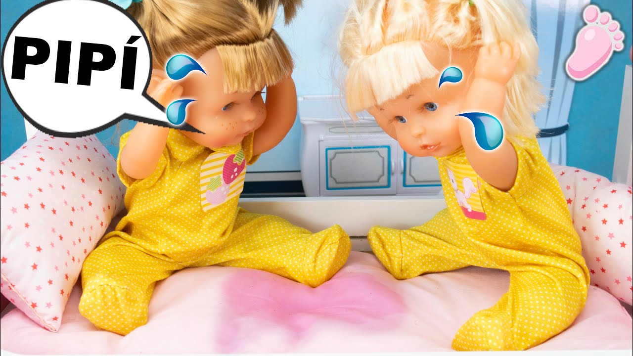 😳OH NO! A Noa y Noe se les escapa el PIPÍ por la noche 🥵!  Han bebido mucho y no llevan pañal! 🤪