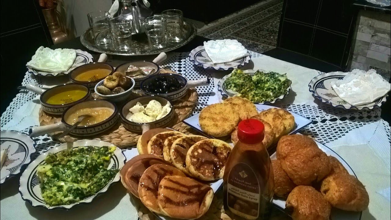 فطور صباحي بثلاث اقتراحات بالموجود في البيت👍 بانكيك بالياغورت وحريشات بالشوفان وشكشوكة السبانخ