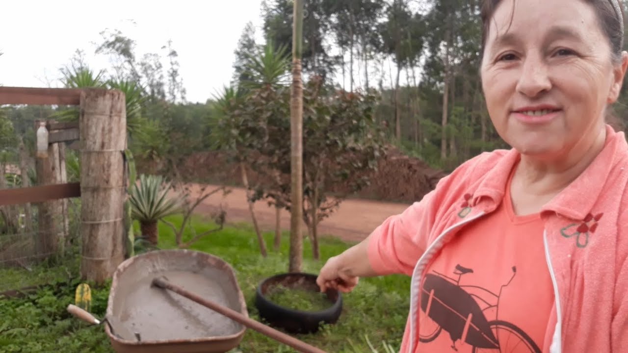 REUTILIZEI PNEU VELHO PARA FAZER UMA FLOREIRA DE CIMENTO - FICOU LINDO!!!