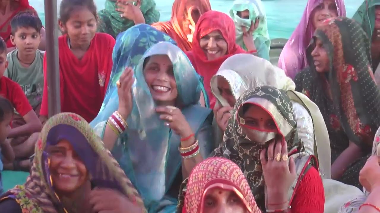 वंशी वजियो की नाय कन्हैया हम ठाड़ी रहे कि चली जाये भजन सुनाया मंगेश शास्त्री जी ने