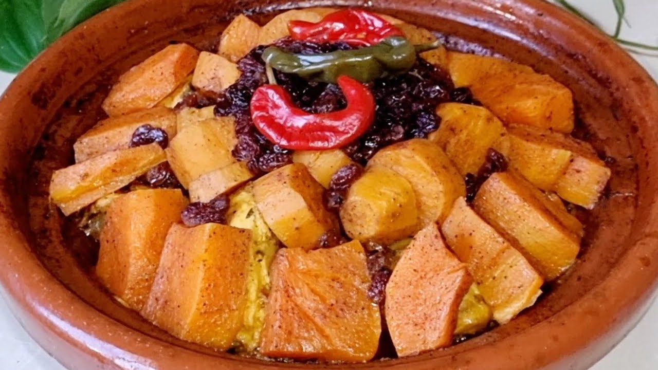 طاجين مغربي يومي:الدجاج بالكرعة الحمراء و البطاطا الحلوة معسل و بمرقة واقفة و معلكة🇲🇦 👍👍