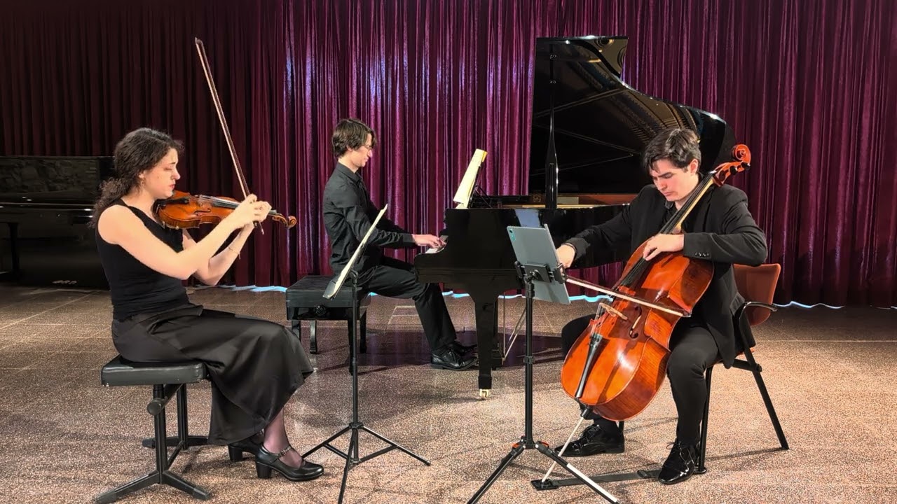 Maurice Ravel: Piano Trio un A minor - first mov. -  Trio Azur