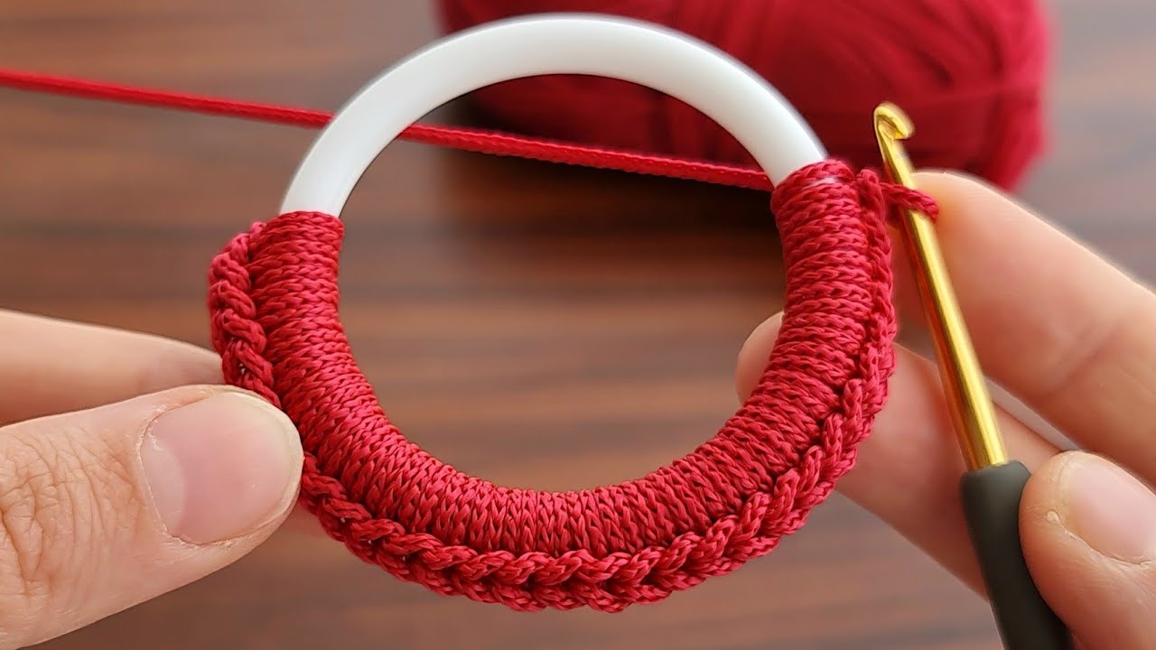 The most essential thing in the kitchen! Super simple and useful idea  crochet bag holder.