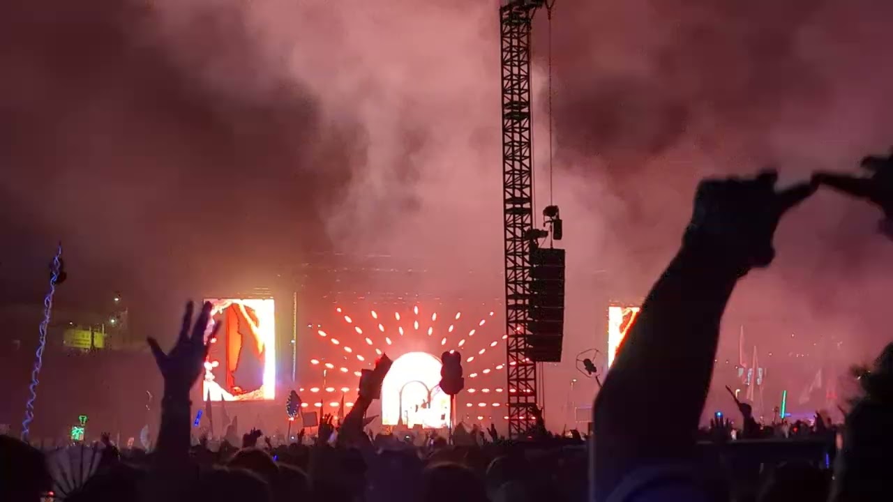 Zedd in the Park - Out of Time and Tangerine Rays feat. Bea Miller