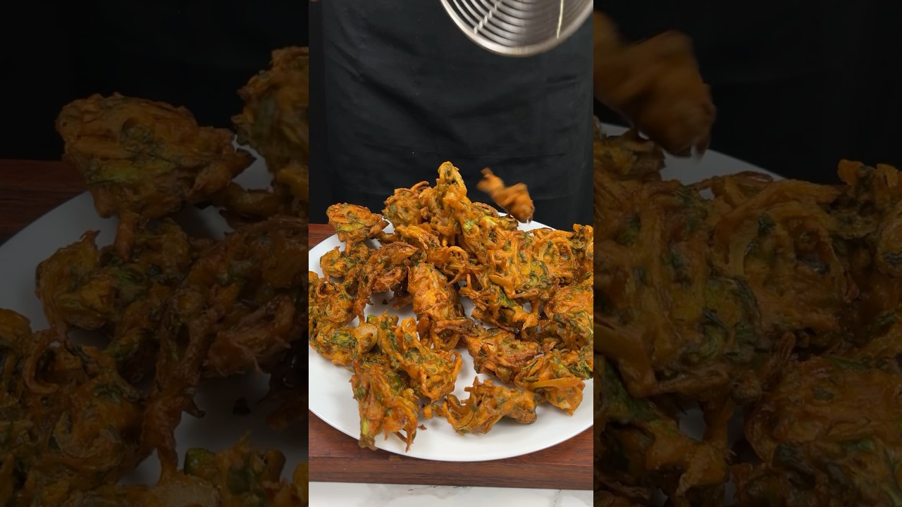 Pyaaj Aur Palak Ke Pakode #shorts #crunchytreats #cooking #pakode #palakpyaajkepakode #pyaajkepakode