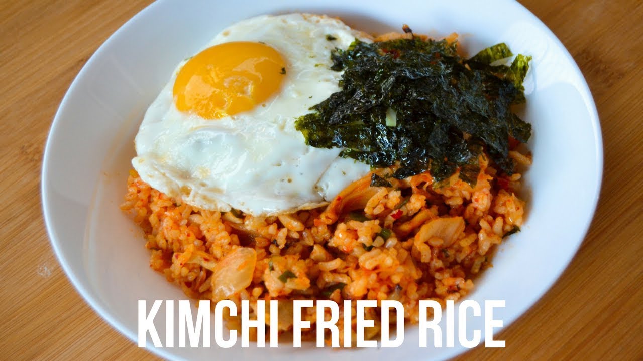 HOW TO MAKE KIMCHI FRIED RICE (KIMCHI BOKKEUMBAP 김치 볶음밥)