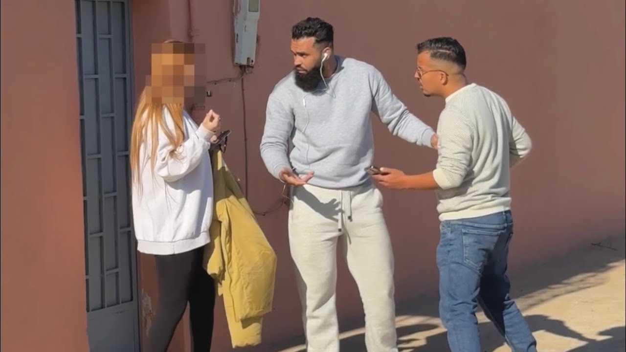   مضحك لحية هرب او خلا صاحبتو 