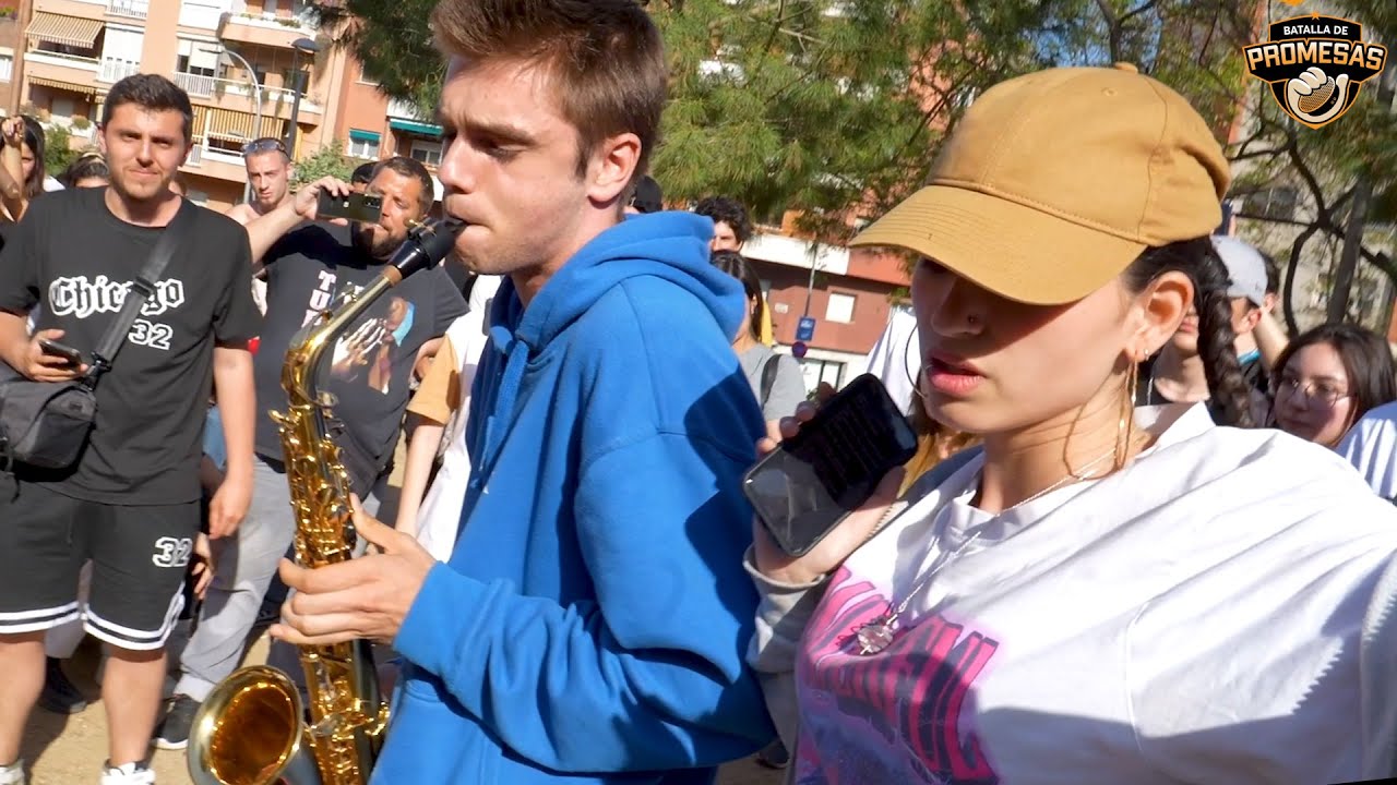 TOCA EL SAXOF&Oacute;N EN MEDIO DE UNA BATALLA 😱 (Jeney y Tash)