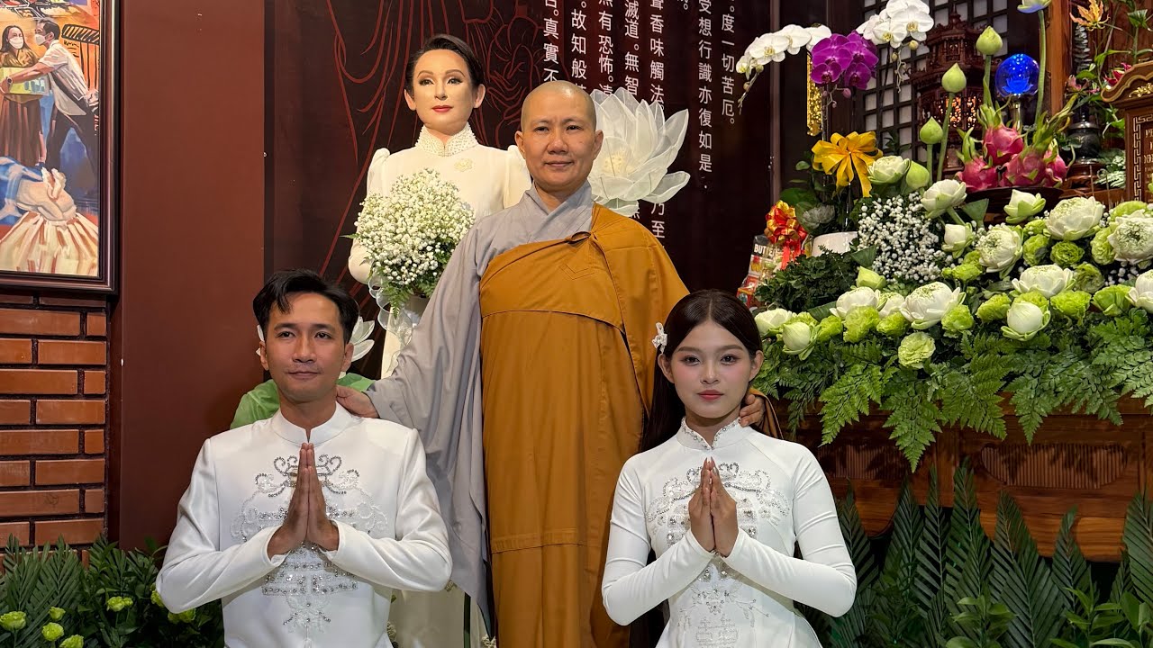 Phạm Tuyết Nhung  Cùng Chồng Về Chùa Xin Phép Mẹ Phi Nhung và Sư Phụ lên xe hoa