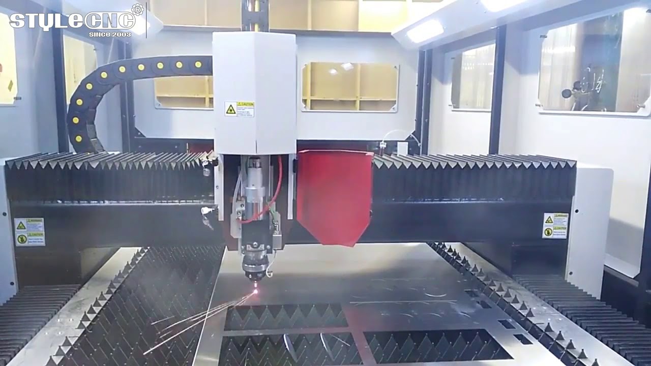 Uploading table and protection cover fiber laser cutting machine with 2kw laser power