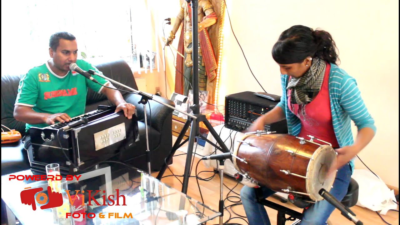 Bhaitak Hamesha met Sunil & Chantal - Live Bhaitak Song 2013