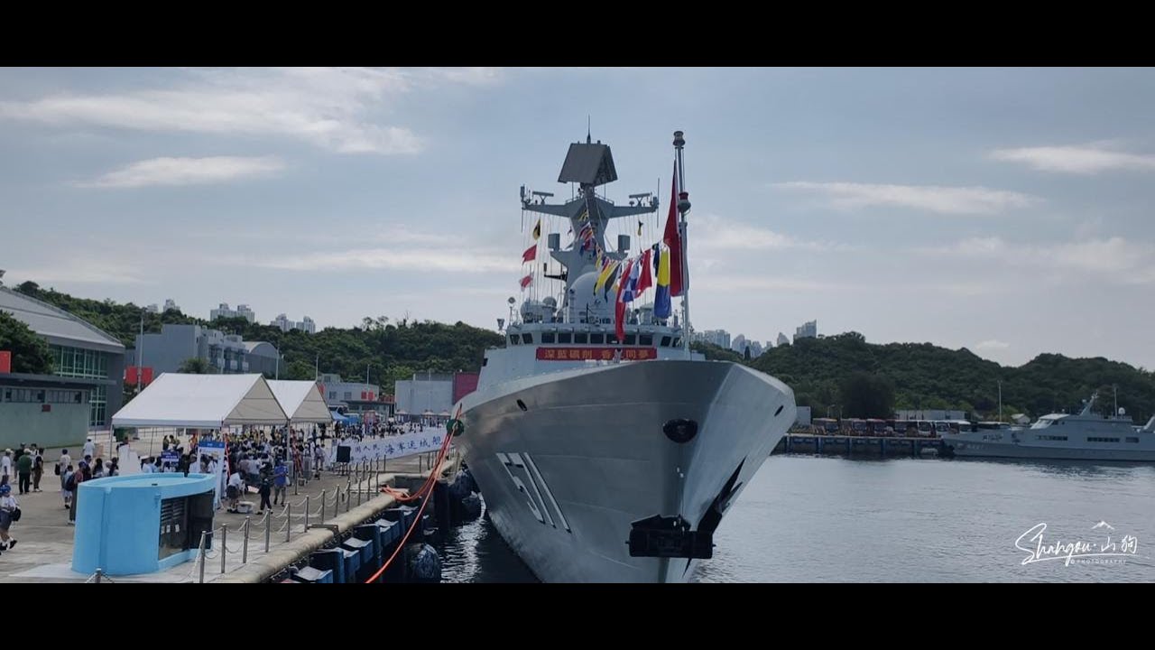 香江礪劍 --- 中國解放軍海軍兩列戰艦湛江艦和運城艦來港，給予香港人參觀