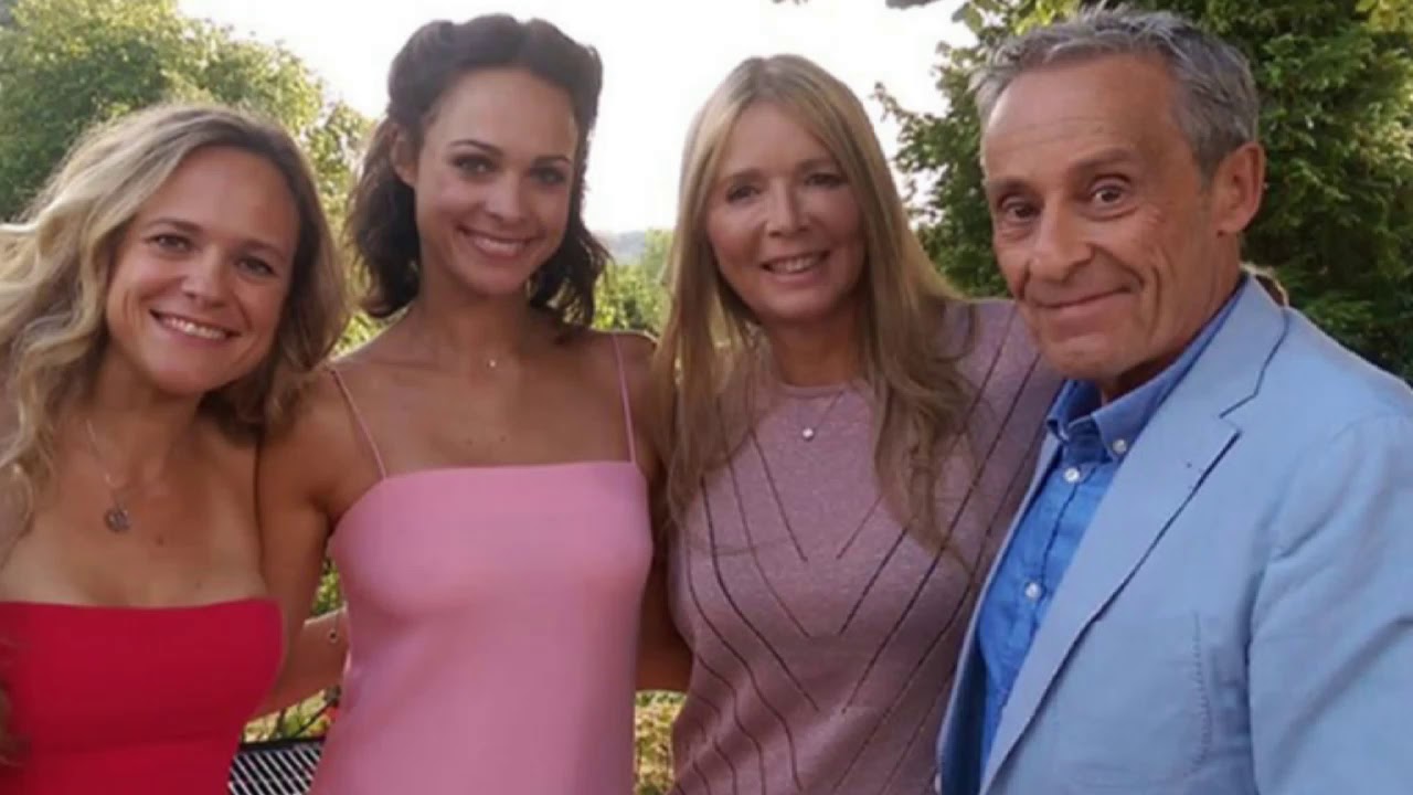 Roger avec ses filles Hélène, Justine, Chloé et Louise