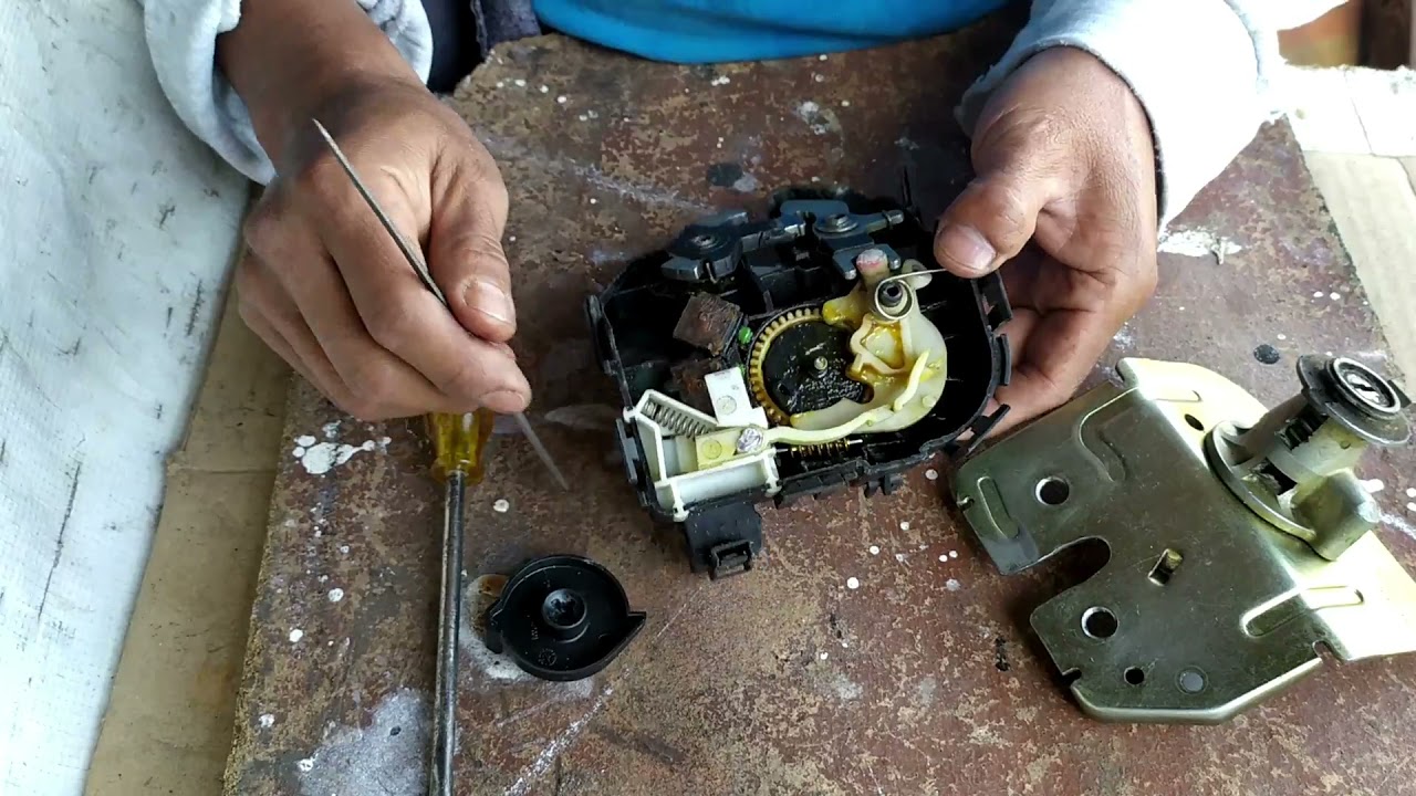 Como cambiar el cilindro de una chapa nueva de la cajuela ford focus 2000