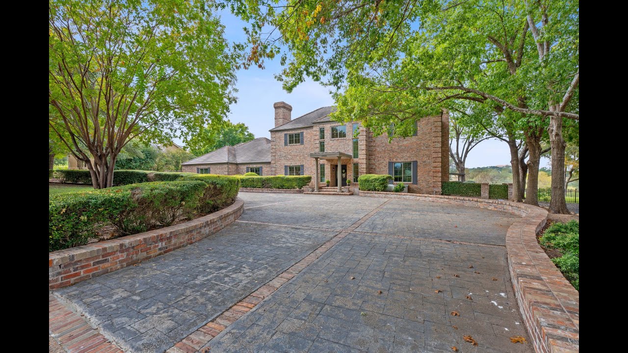 Georgian Estate on the 12th fairway in Barton Creek Lakeside - 27030 Masters Parkway, Spicewood TX