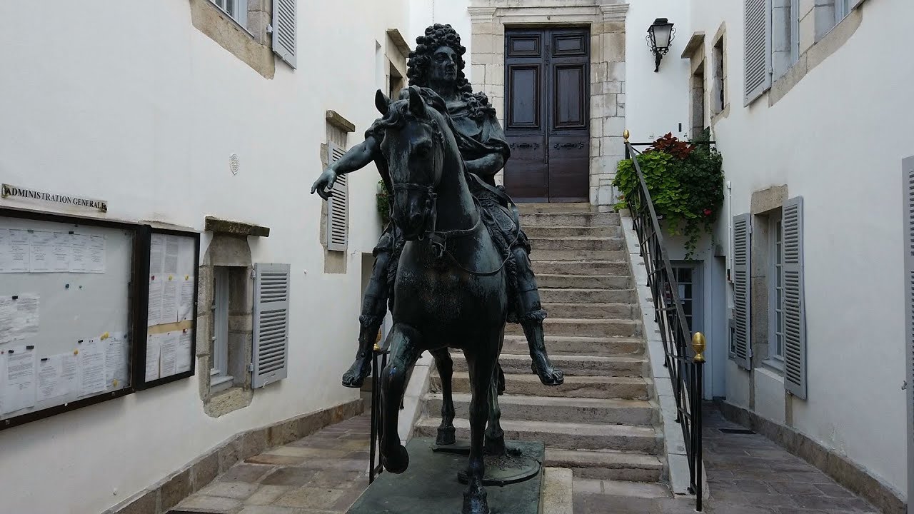 Visite st jean de luz : la place Louis XIV