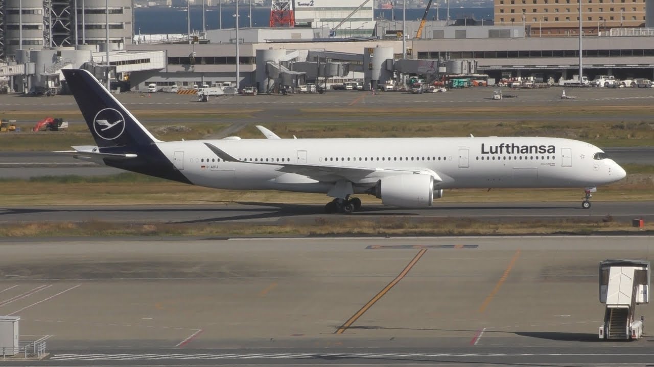 Tokyo Haneda Aircraft Movements with ATC