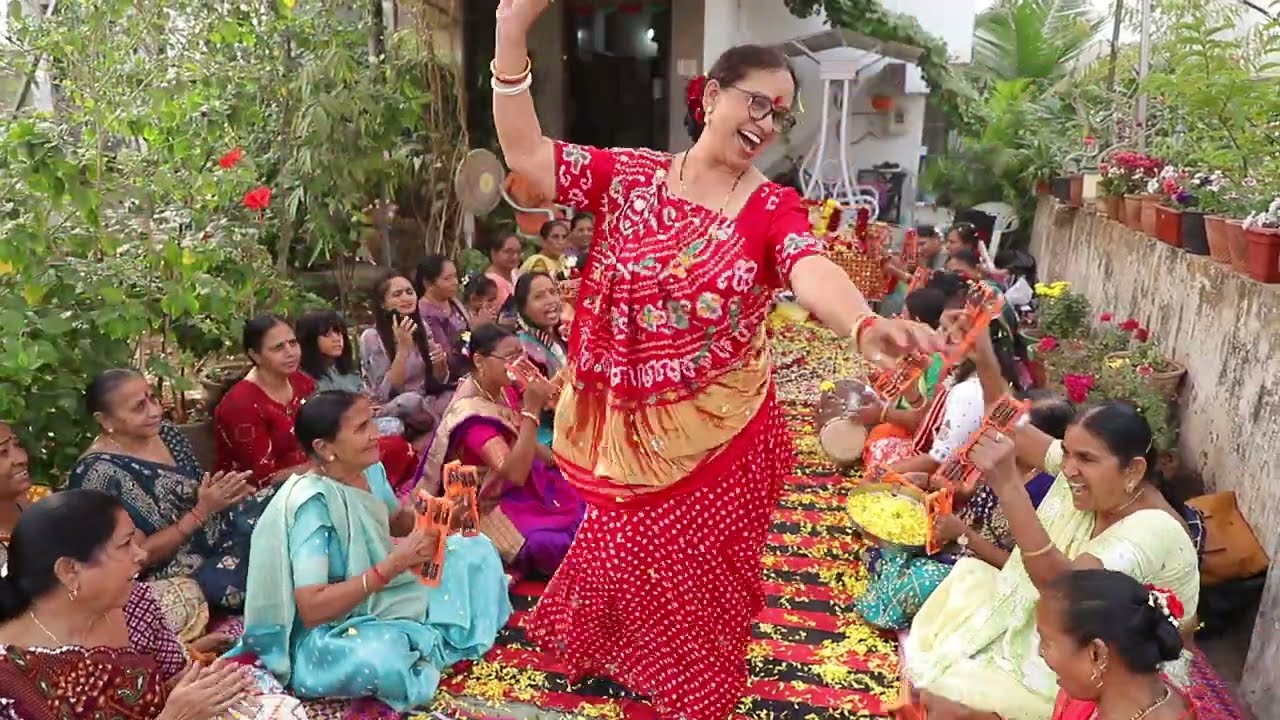 લખેલું છે 🌹ભજનમાં આવો નંદલાલ ભજનમાં મજા પડી 🌹