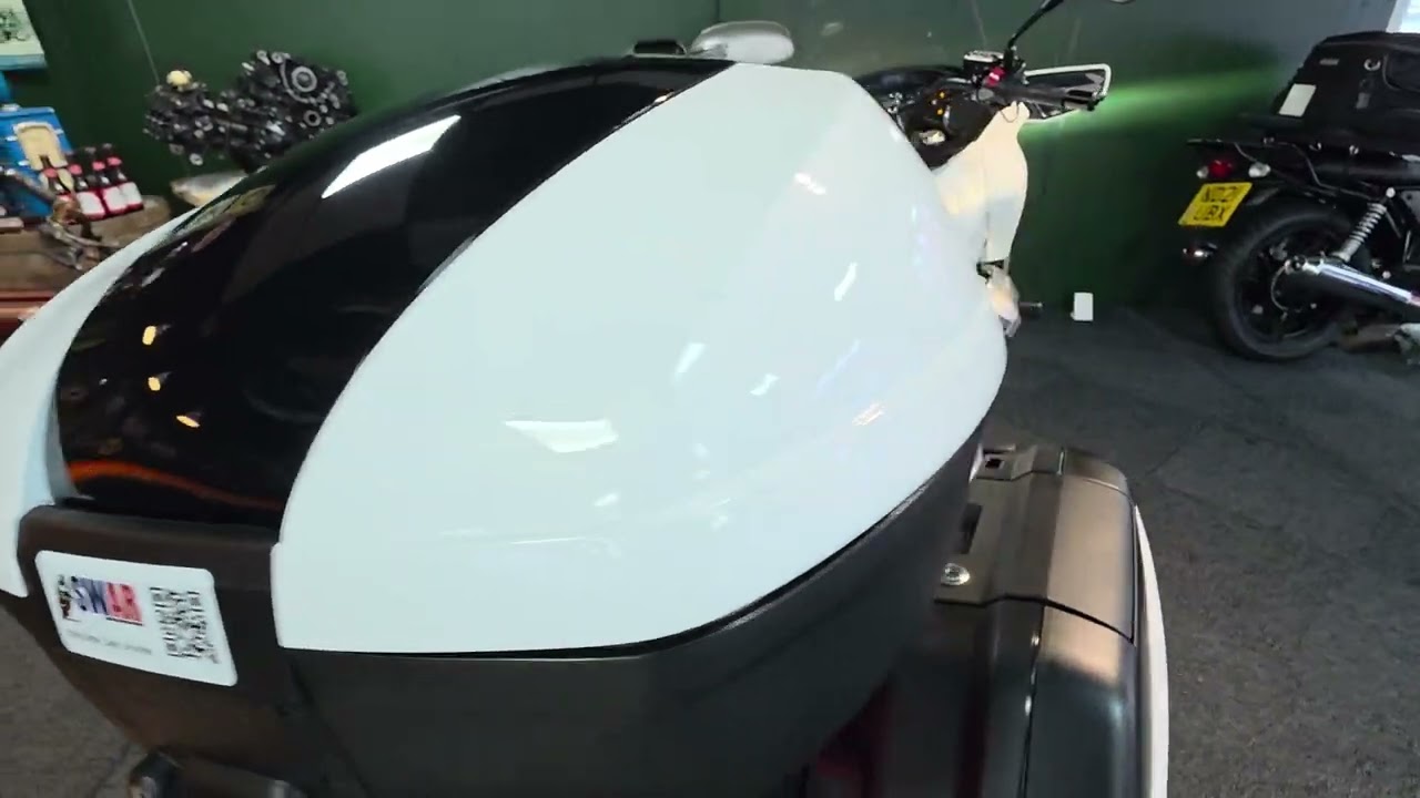 2016 Honda CTX1300 www.100bikes.co.uk 