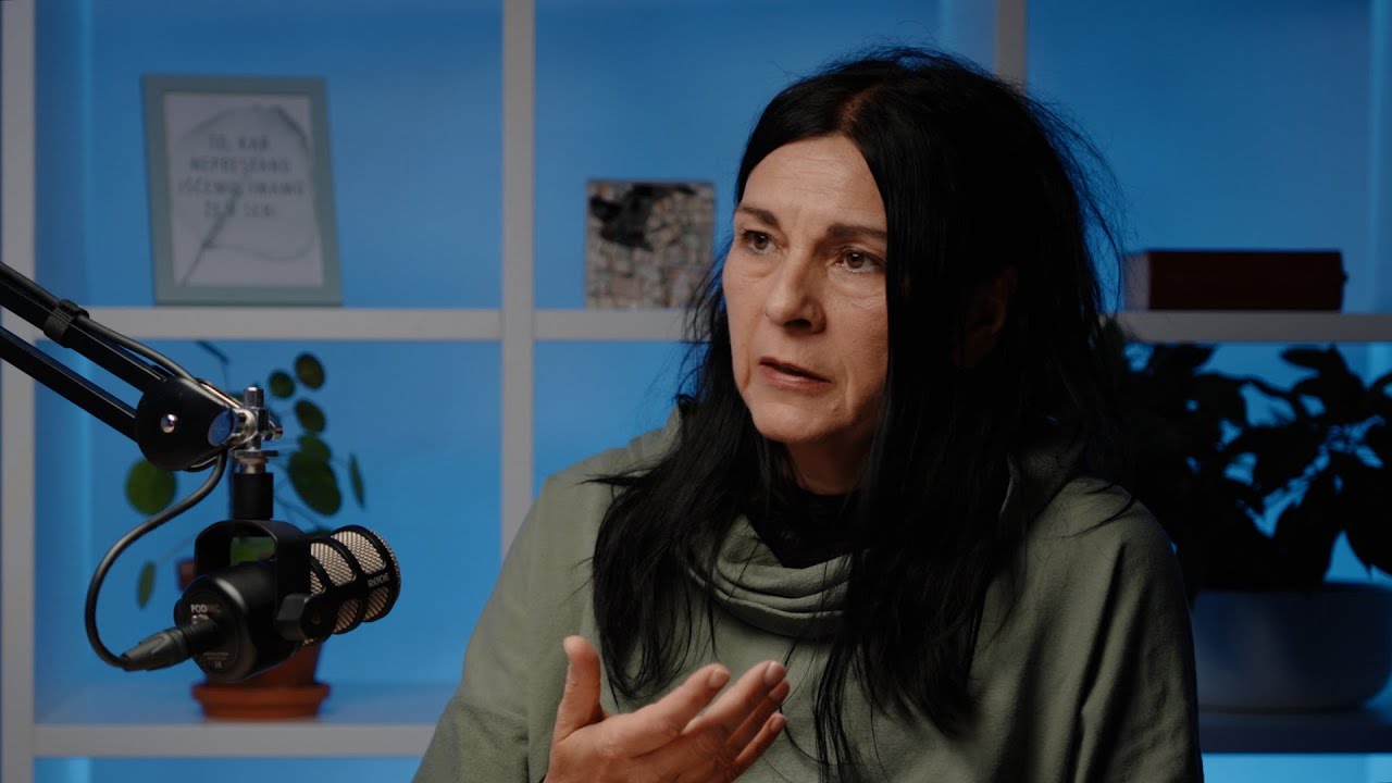 Kaj morate kot odrasli nujno ozavestiti -  Aleksandra Pokorn Meško o čustvih v podkastu Modra soba