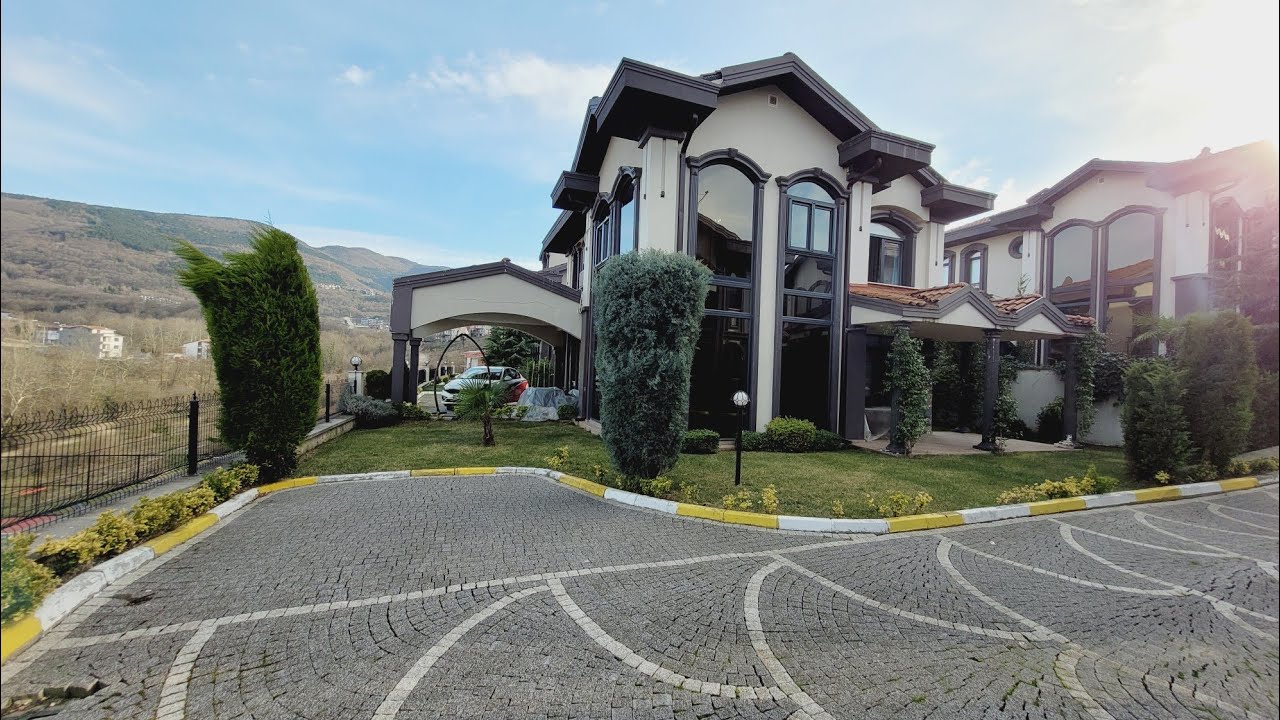 Kocaeli başiskele bahçecik bölgesinde deniz manzaralı satılık köşe villa