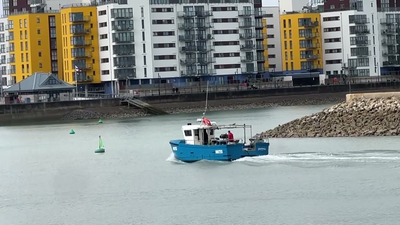 Fishing Boat returns to harbour