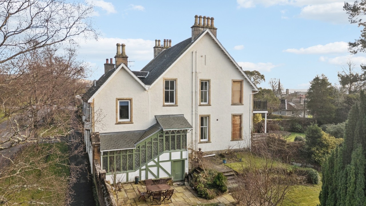 FERHOME - 56 William Street, Helensburgh, G84 8XY