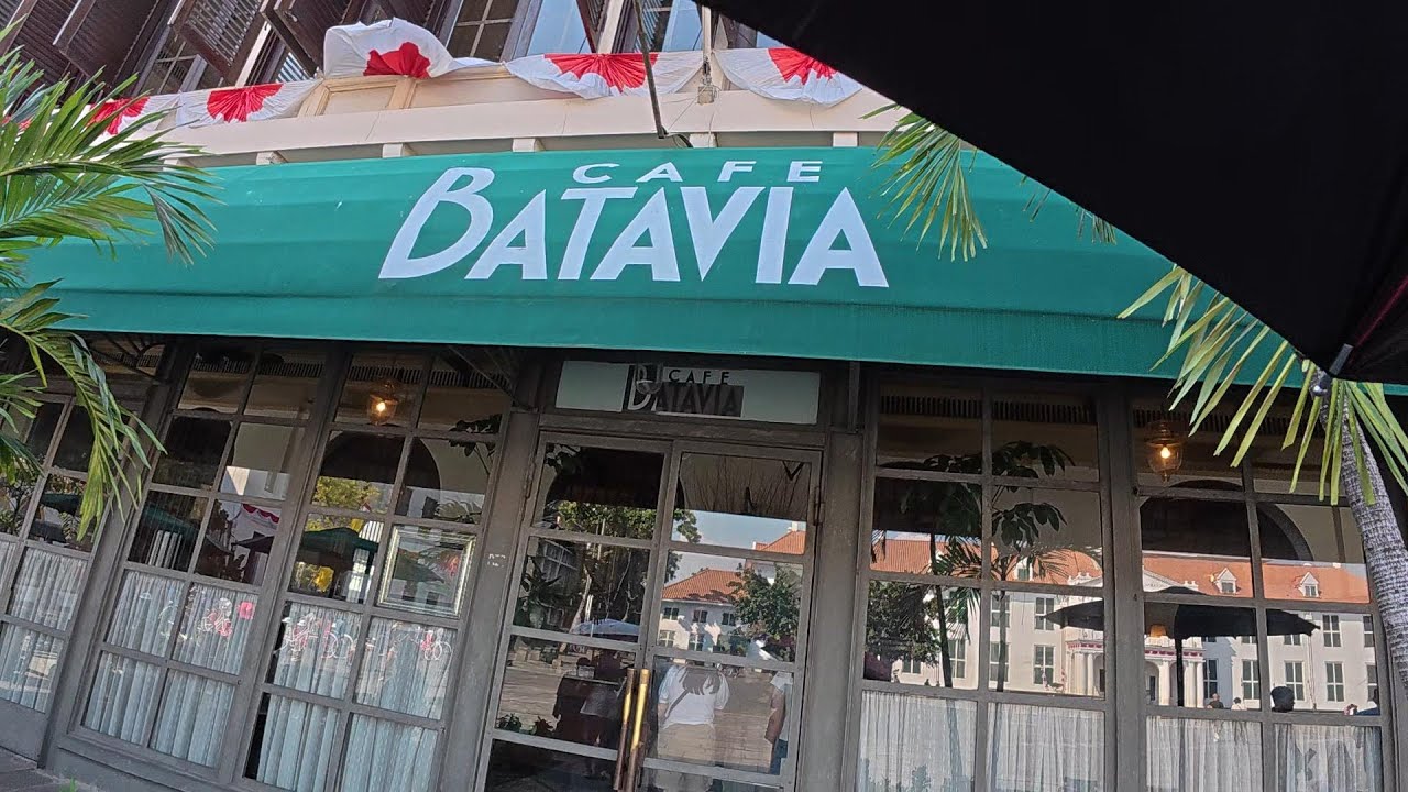 MAKAN DI BATAVIA CAFE DI KOTA LAMA BATAVIA JAKARTA