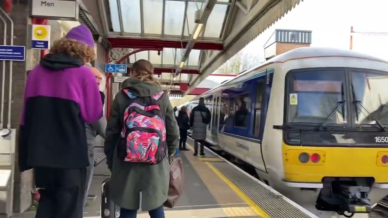 Trains at Amersham January 2023