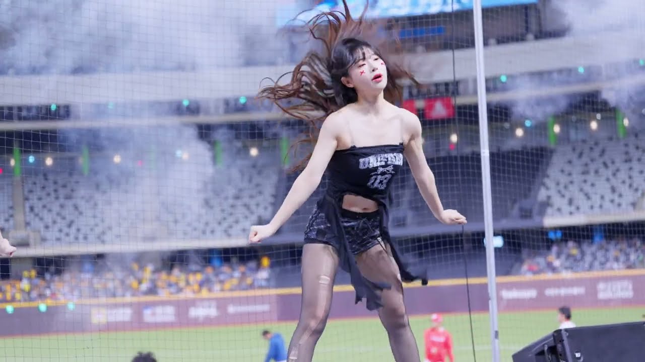 0806-中場舞 金娜妍 김나연 Kim Na-Yeon 味全龍練習生姵宸 雙人舞蹈，姵宸舞蹈實力真的沒話說，超級厲害 #cheerleader