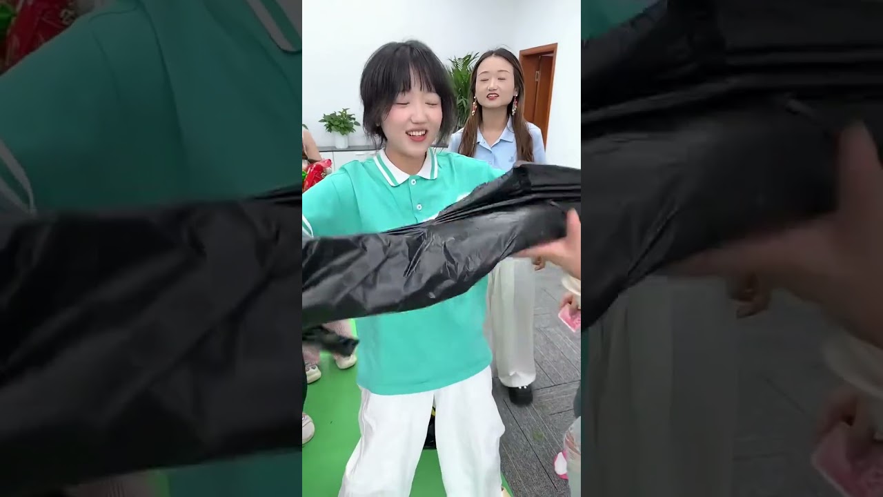 Fashion Cutting Challenge: Hilarious Office Fun