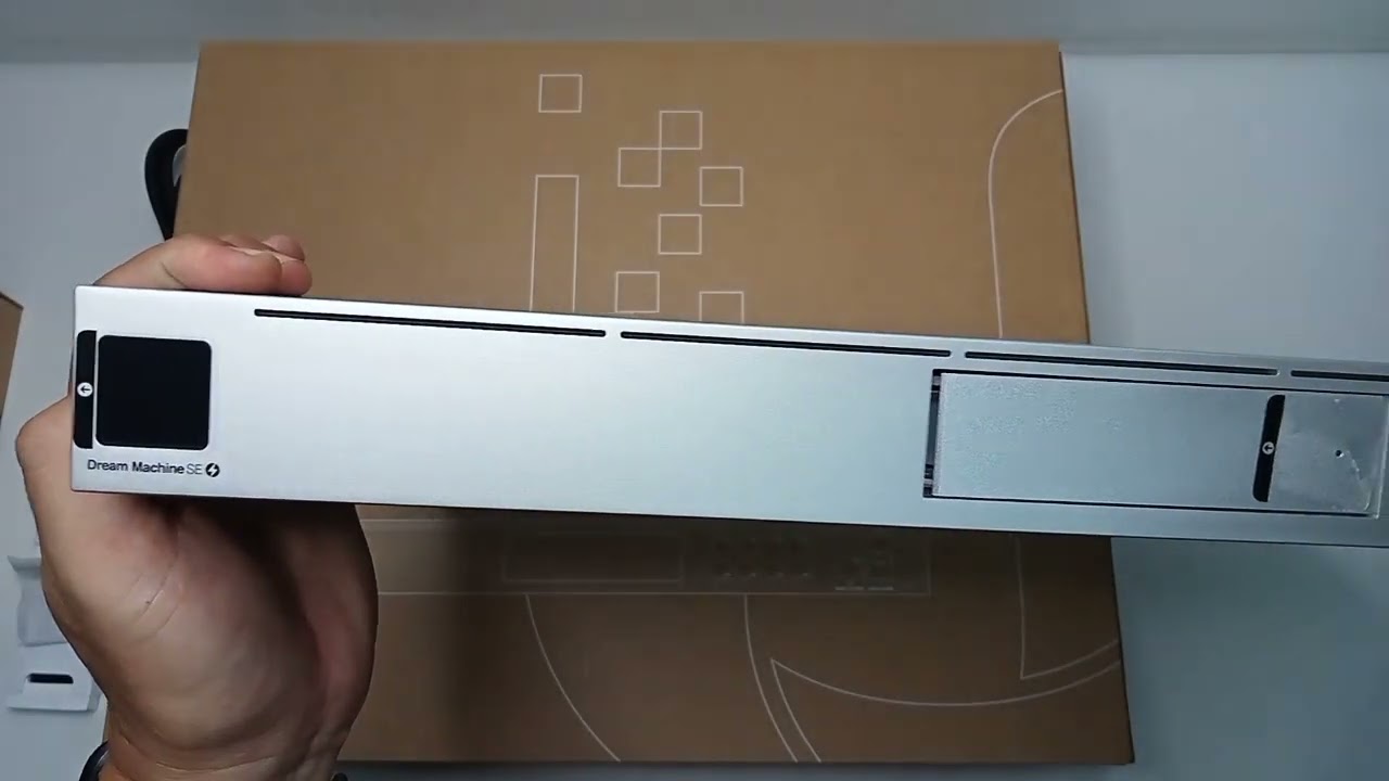 UNBOXING Ubiquiti UDM-SE by NeXTGENiT