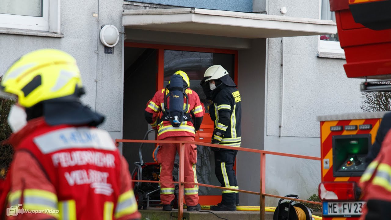 Kellerbrand in Velbert-Mitte mit Menschenrettung | 30.01.2022