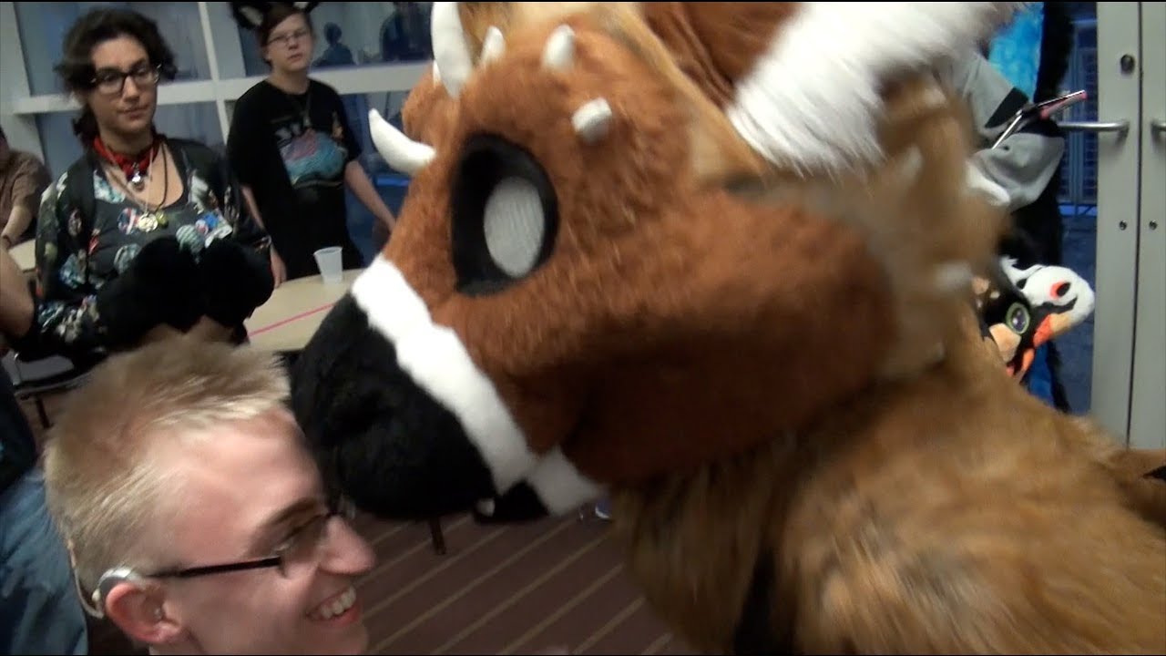 Anthrocon 2017: Chris Meets Telephone & Discovers the Dutch Angel Dragon Meet & Greet!