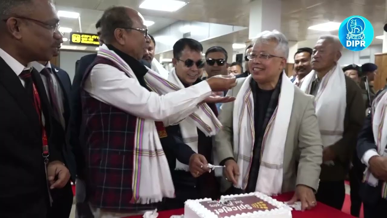 The Hon’ble Chief Minister Shri Yumnam Khemchand today launched SpiceJet’s new flight