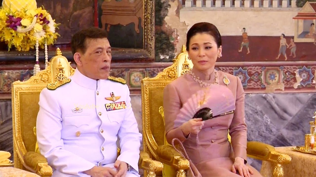 ในหลวง พระราชินี เสด็จฯ ทรงสักการะพระบรมสารีริกธาตุ ณ พระบรมบรรพต ภูเขาทอง 22 เมษายน 2022