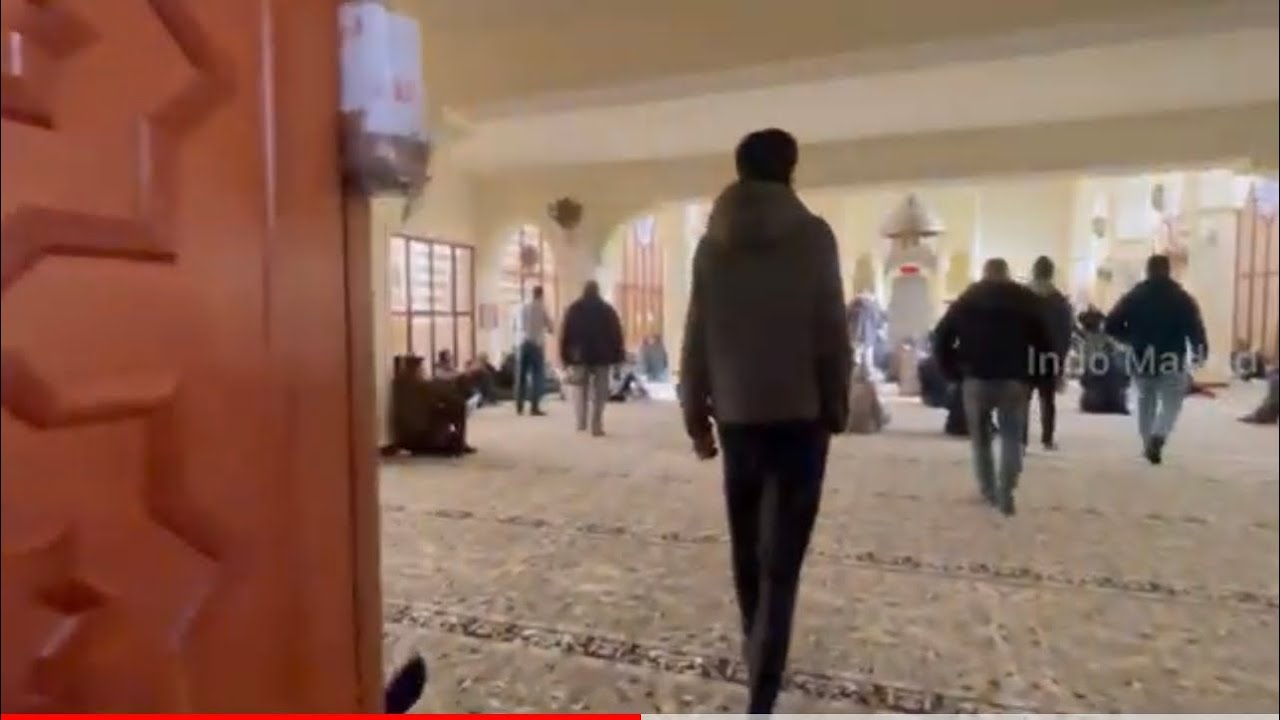 Shalat Jum’at di Masjid Tertua di Kota Madrid Spanyol