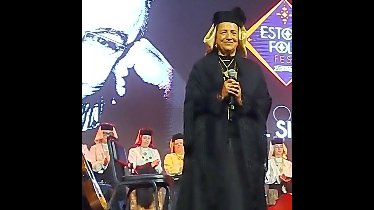 Isabel Silvestre recebe o Pr&eacute;mio Mem&oacute;ria Armando Carvalheda na 2&ordf; edi&ccedil;&atilde;o do Estoril Folk Fest
