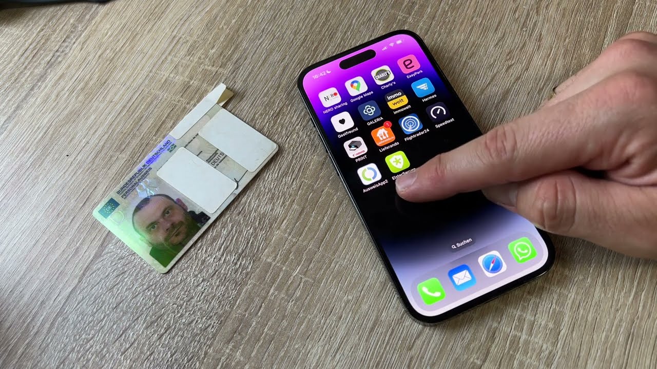 Online ausweisen: Personalausweis mit Online Ausweisfunktionen und Smartphone (iPhone) benutzen