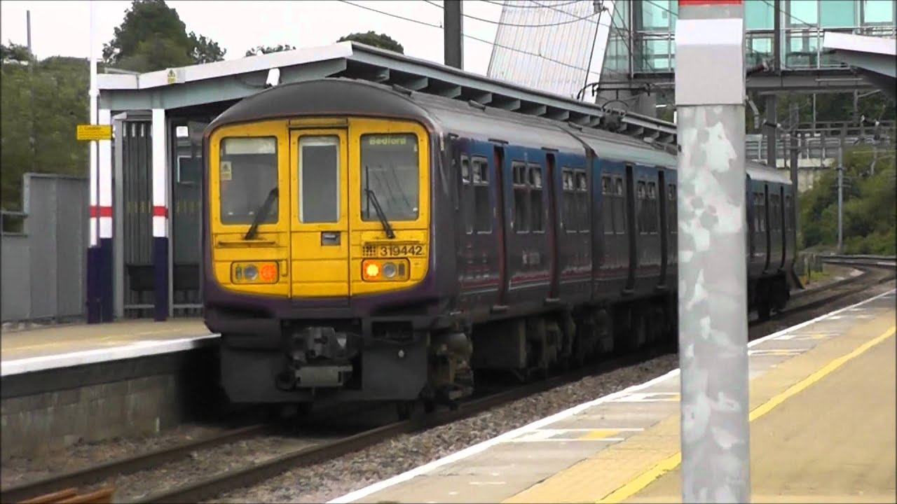 Rush Hour at Luton Airport Parkway | TRAINS & PLANES!