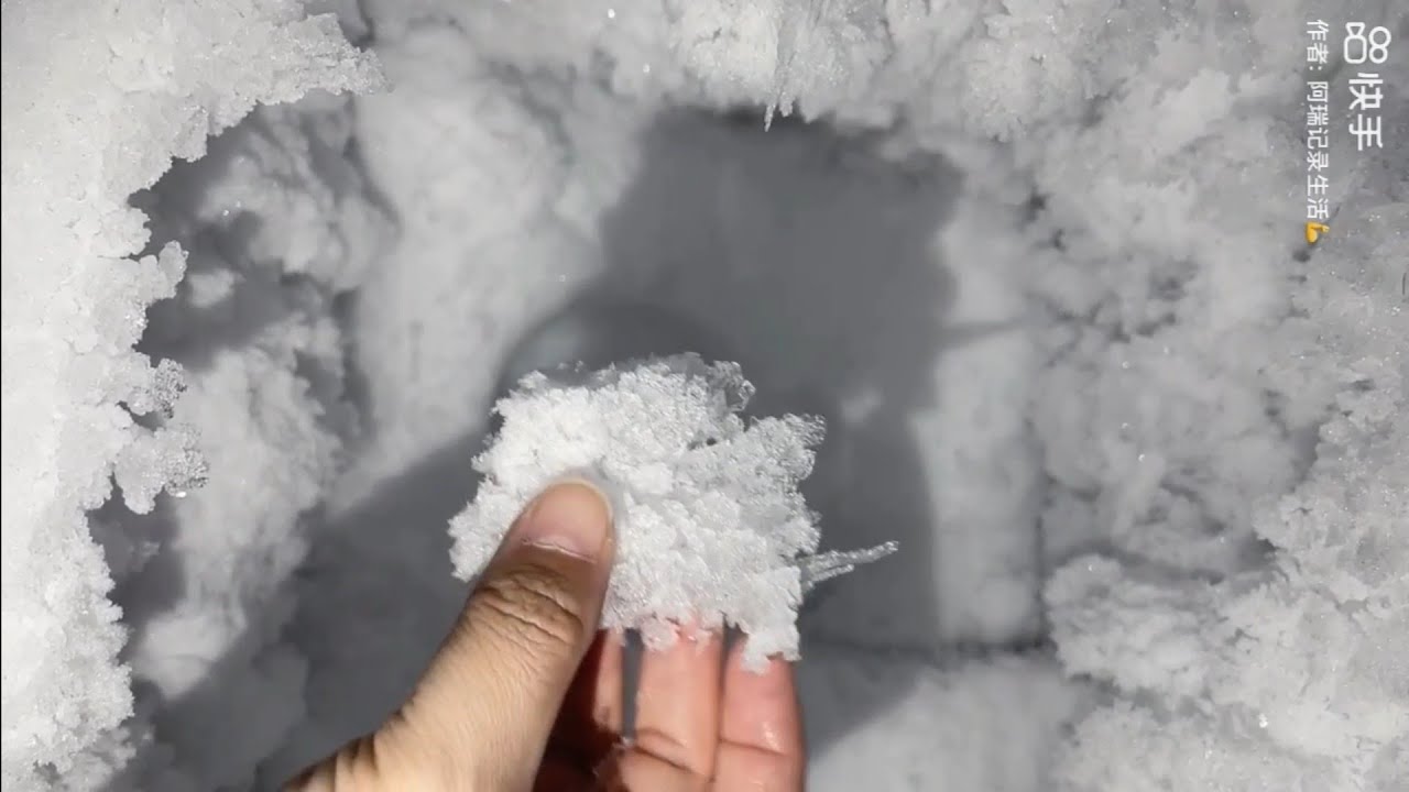 #Asmr😍  Freezer frost scraping and eating 🤩 crunchy and squeaky frost #iceating #freezerfrostice