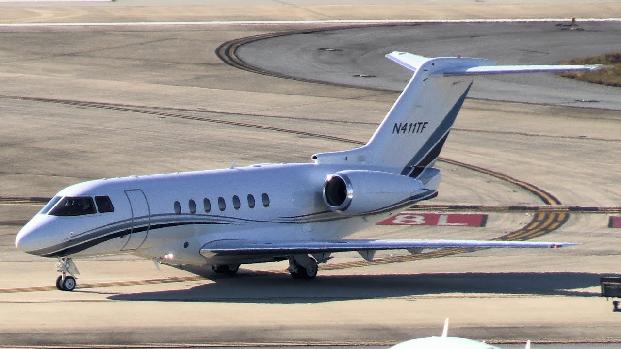 BIG HAWKER 4000 ARRIVES ON 26R AND TAKES VIP TO SIGNATURE ATL