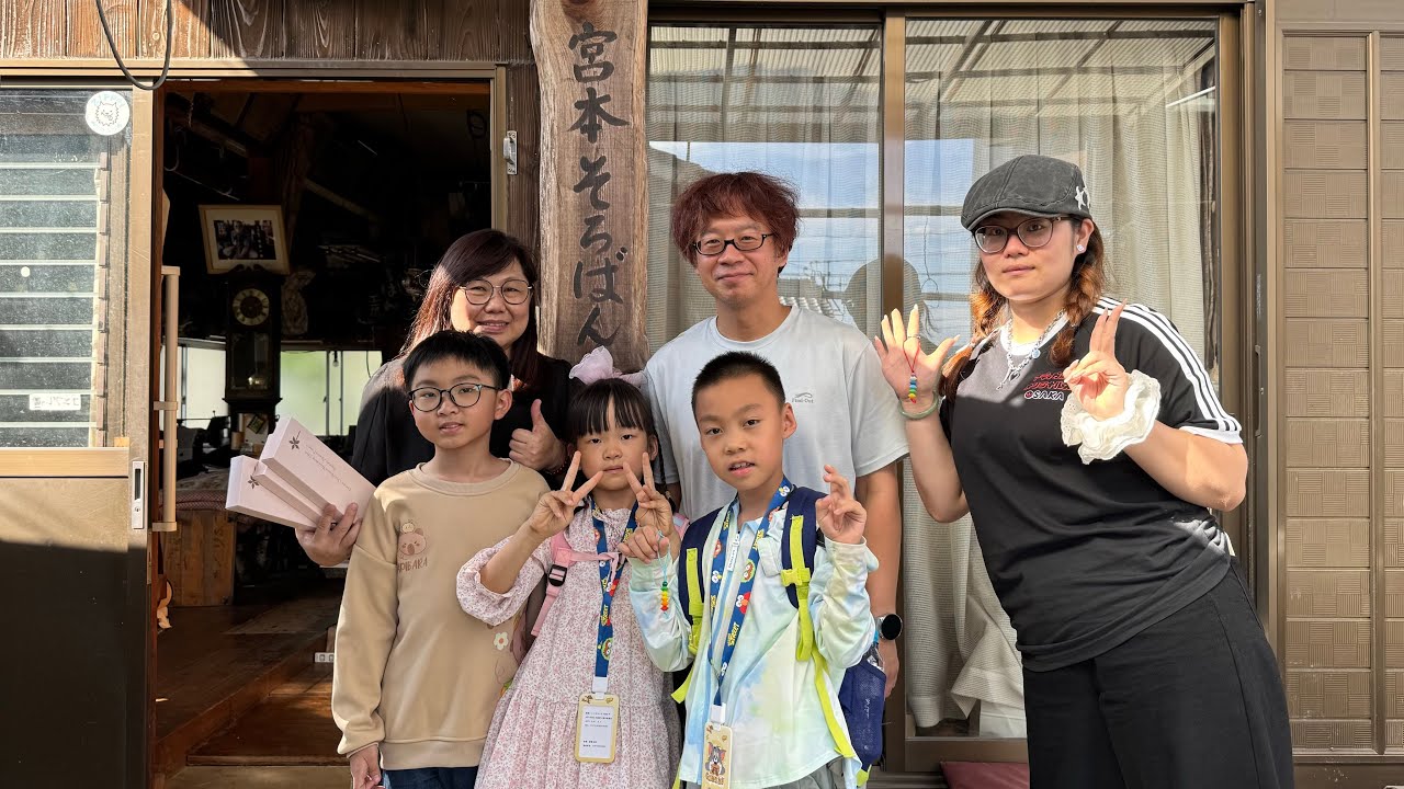 そろばん作りに興味津々！ 海外の子供たちが播州そろばん工房を訪問！
