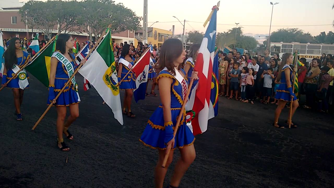 Desfile Cívico 7 de Setembro pelotão porta bandeiras Carolaine