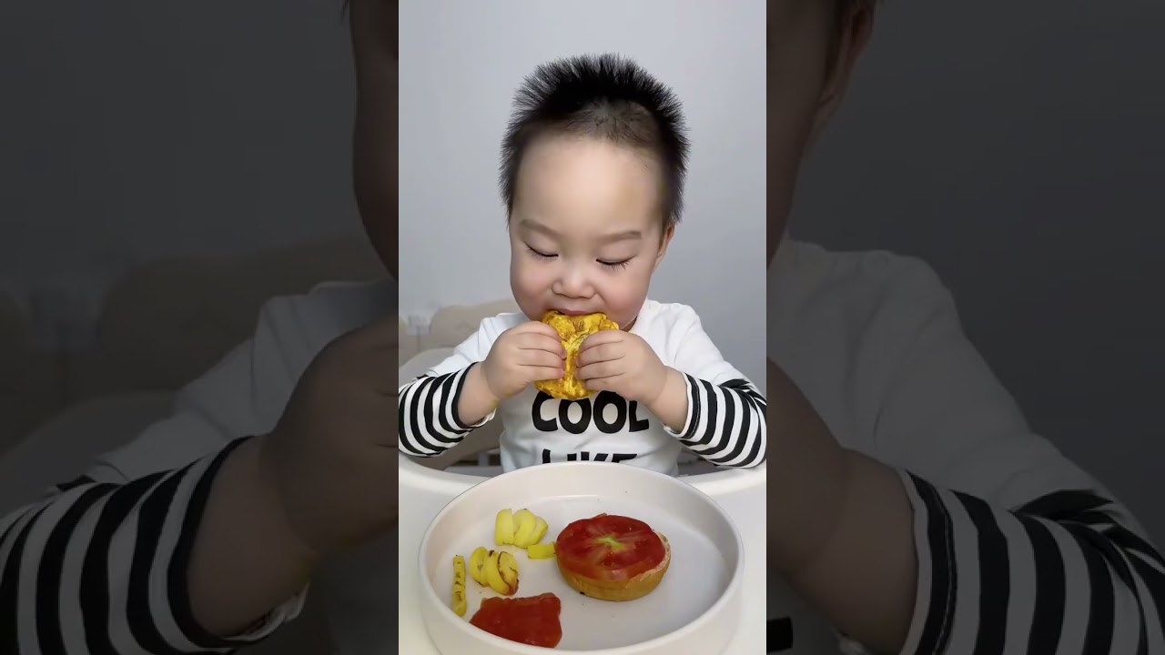 不是只有薯条🍟才能蘸番茄酱的！面包胚、肉饼、菜叶，排好队，挨个儿蘸😝 #寶寶吃飯 #小吃貨的日常