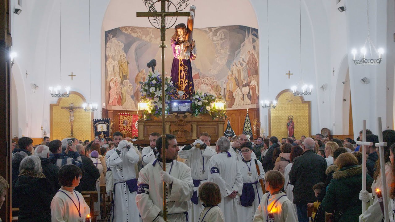La lluvia obliga a celebrar la procesión del Silencio en el interior de la iglesia de San Pedro