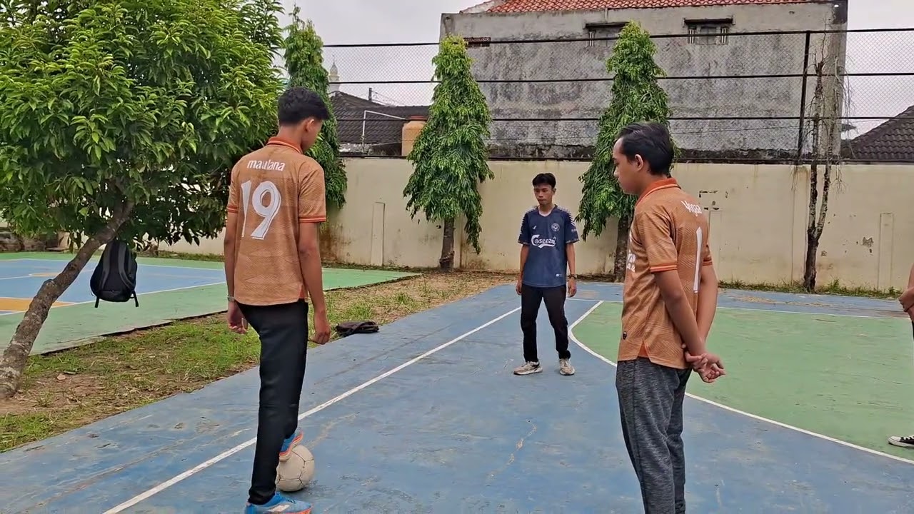 permainan sepak bola dan teknik