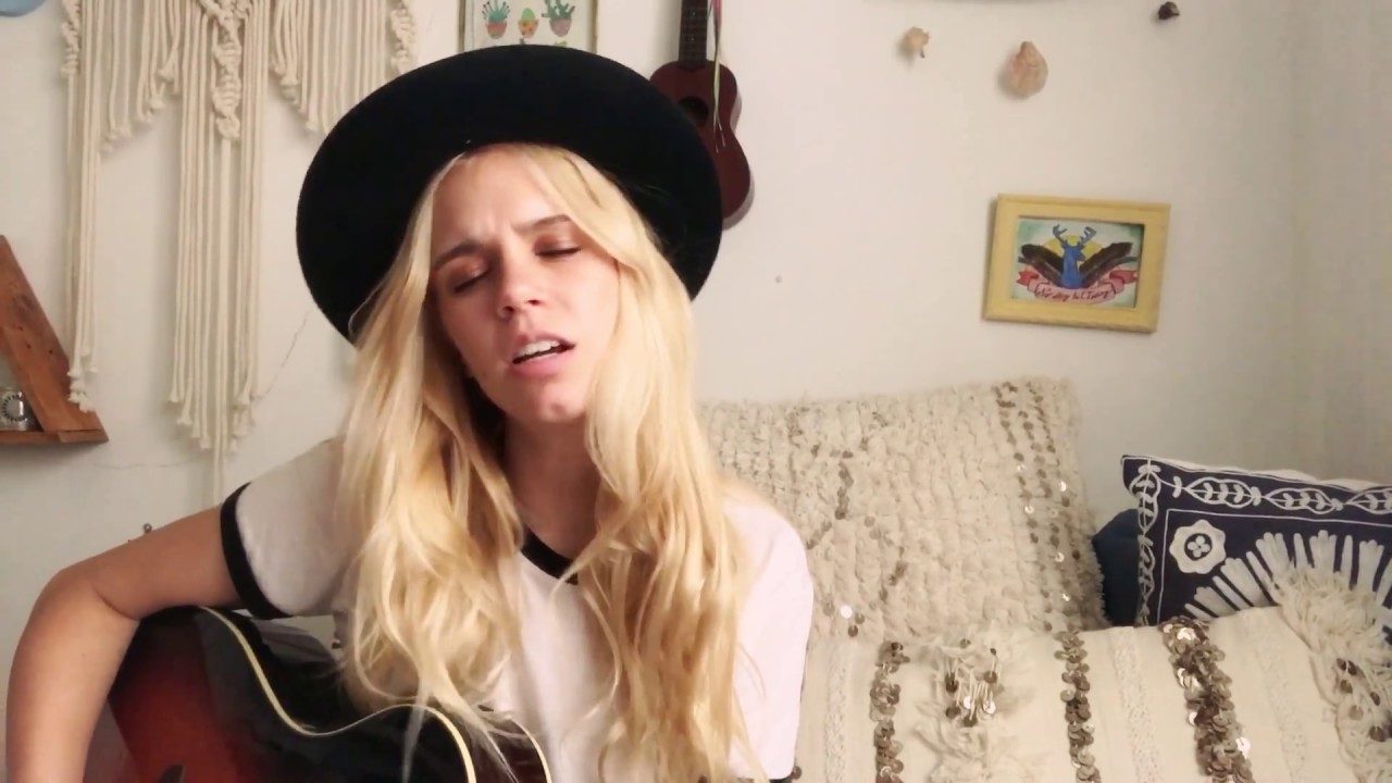 Connie Isla - Hace Calor Cover (Calamaro)