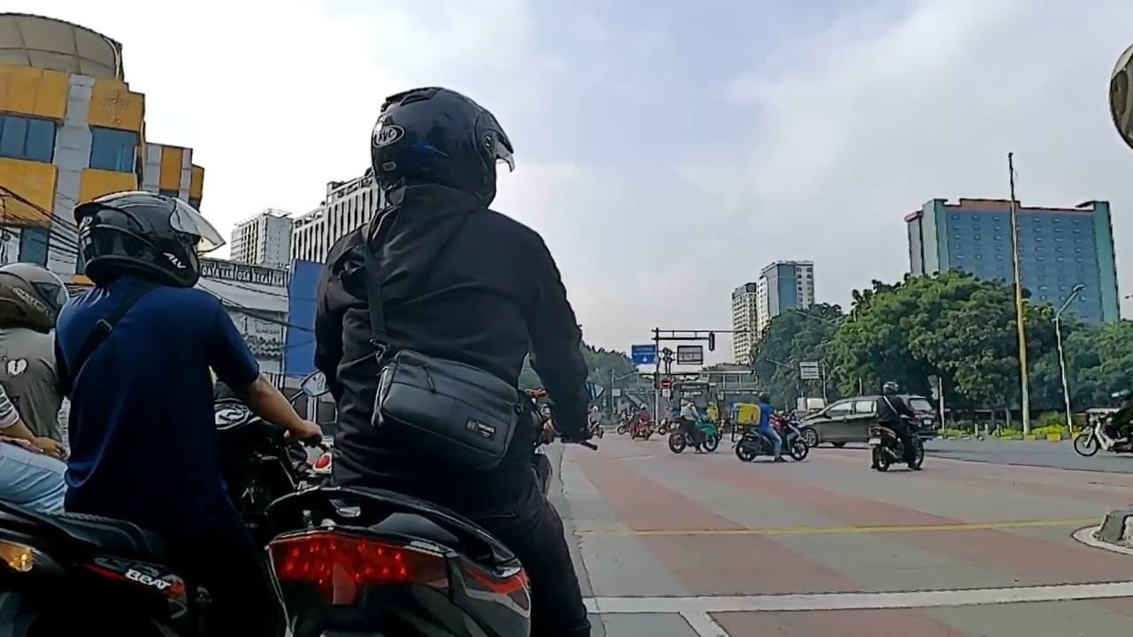 Pagi yang cerah aku keliling glodok dan kota tua brica AE3X